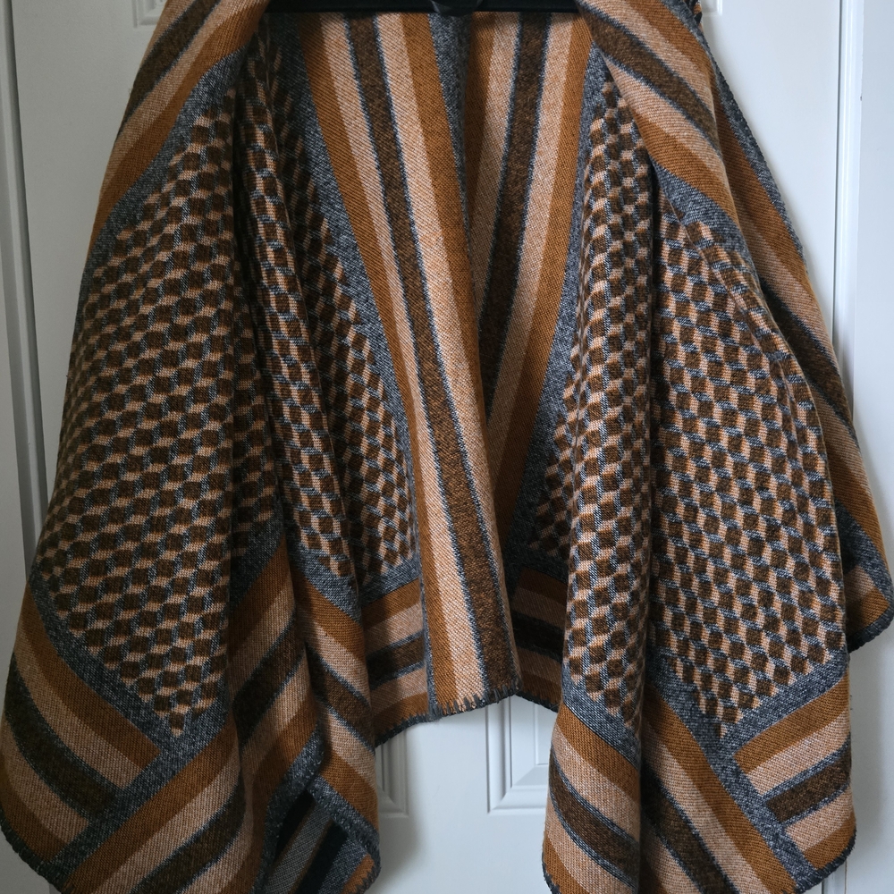 Steve Madden Orange and Gray Knit Open Poncho - Picture 4 of 6
